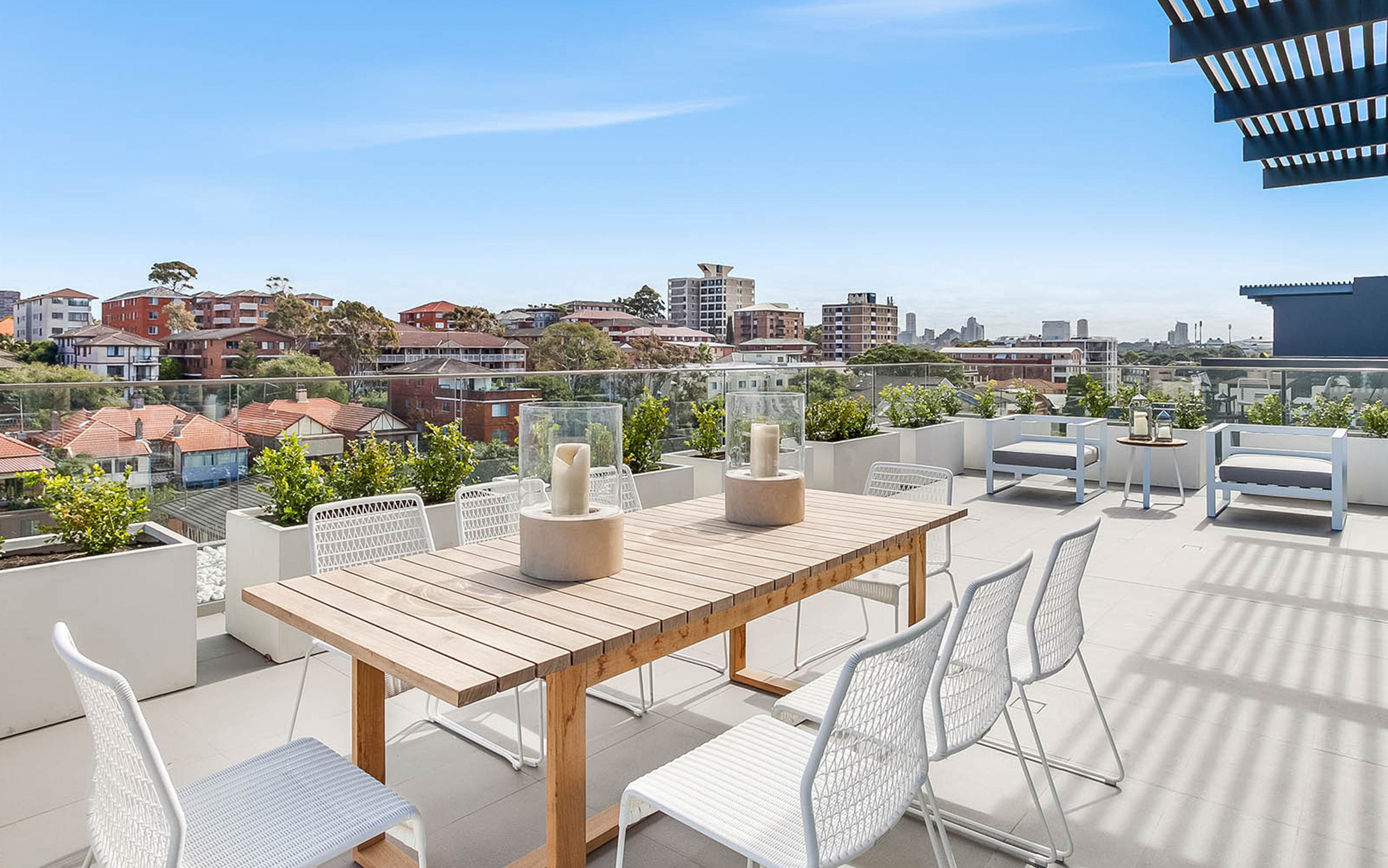 88_gal_0001_eight-eight-2-banners_0008_deck